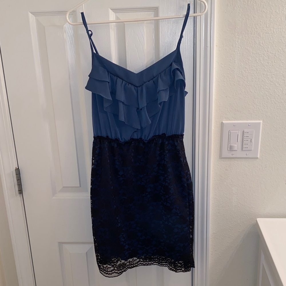 Xhilaration Gray V-Neck Top